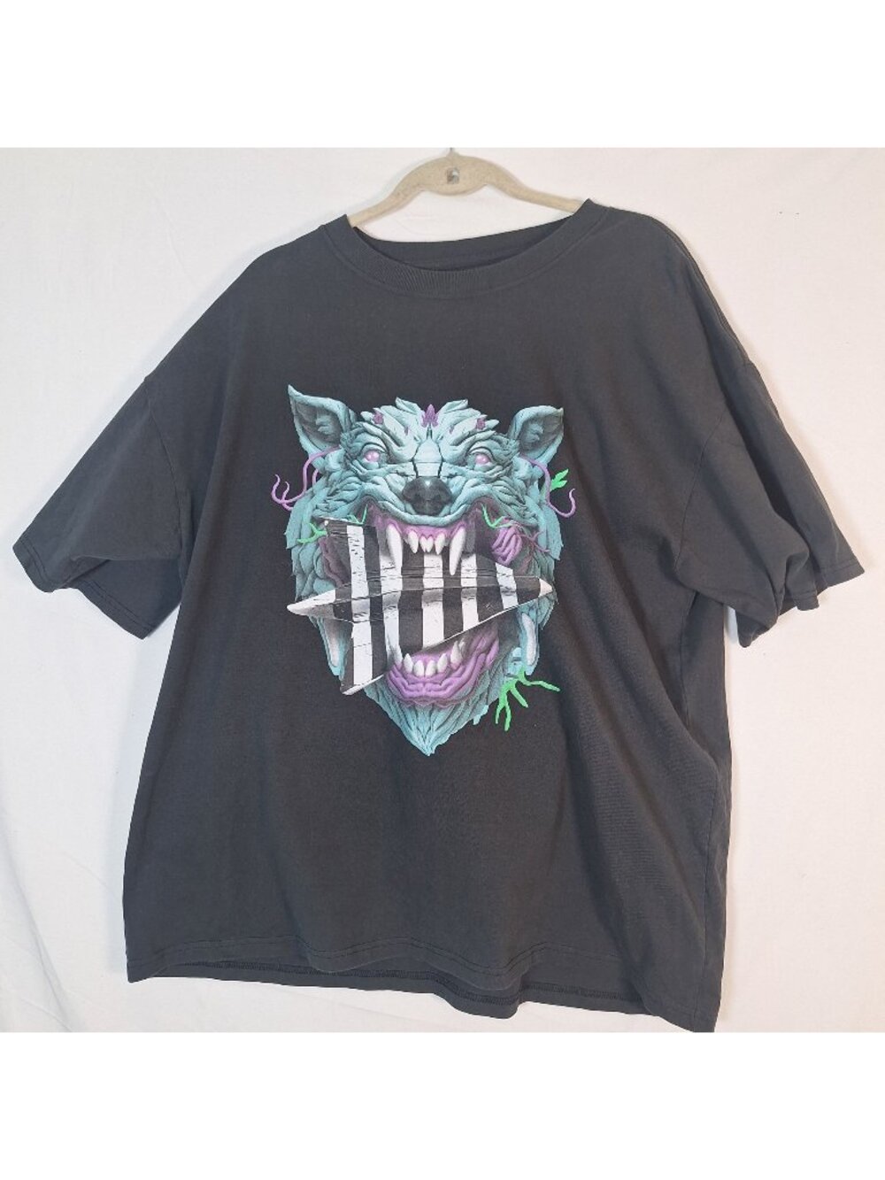 Paper Planes Mad Wolf Graphic tshirt size XL